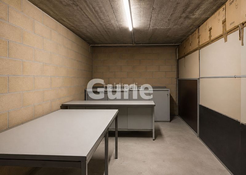 Foto a548d6b6-5892-43e4-8d6a-a5ac81fd2e0b. Aparcament cotxe a Urretxu