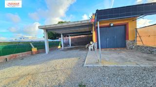 Bauernhof in Chipiona Norte. Nave con terreno e invernadero