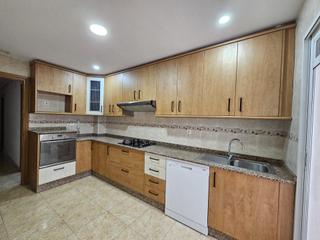 Rez-de-chaussée à Carrús Este. Amplia planta baja en elche, zona carrus  oportunidad única