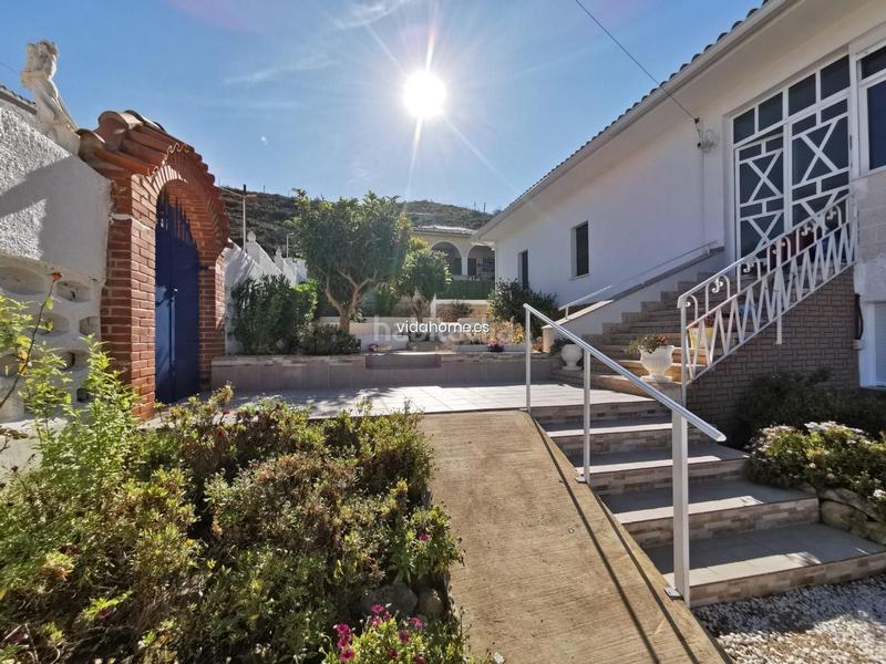 Foto 0a7914e0-608b-44ba-a314-30eadb89720a. Chalet avec parking piscine dans Urbanizaciones Gandia