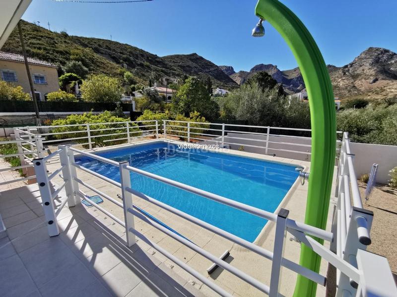 Foto e4619d30-59d2-497f-b2b1-06c91dfa1e77. Chalet avec parking piscine dans Urbanizaciones Gandia