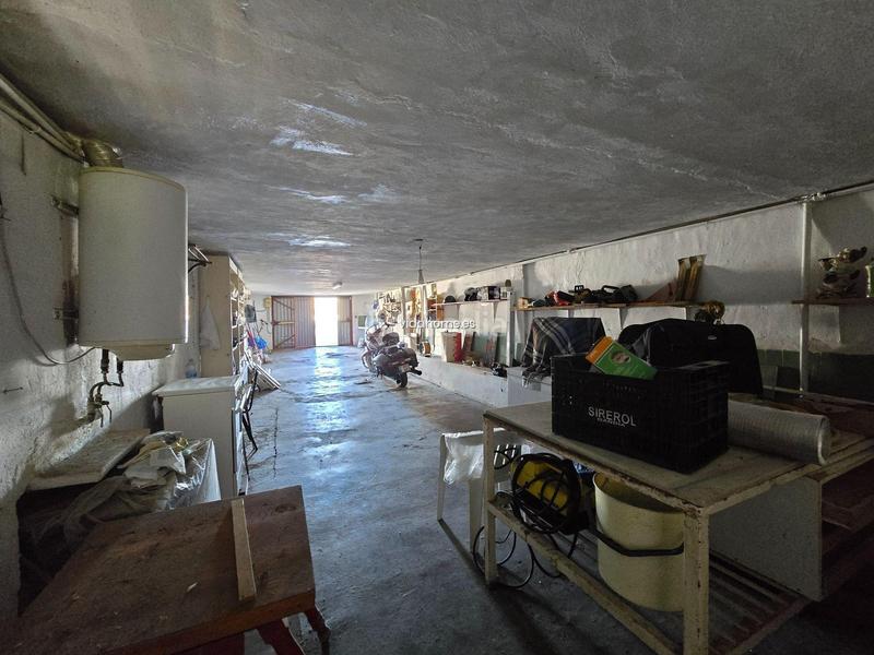 Foto 2b5d9eb1-723b-40e3-89d2-17c68f2bec74. Chalet with parking pool in Urbanizaciones Gandia