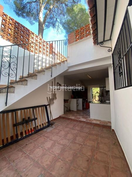 Foto f1e90f85-b06f-4588-9c24-e3bd84b334f0. Xalet amb aparcament a Barx