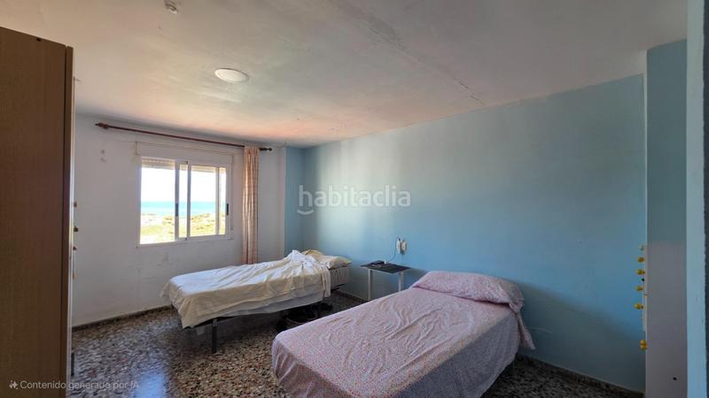 Foto 085d8624-39c5-4504-ae5f-0ee76a92fcd0. Chalet tu casa frente al mar te está esperando en Gandia