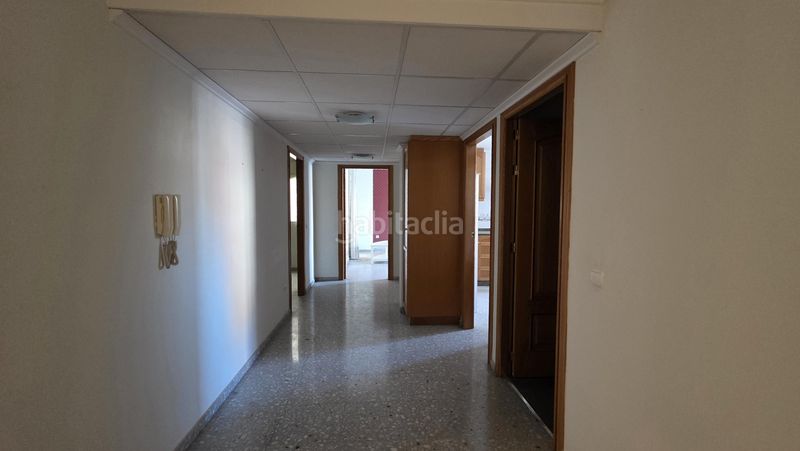 Foto ef0bf043-b61e-4741-8cfb-c4b687845f1d. Pis amb terrassa a Oliva pueblo Oliva