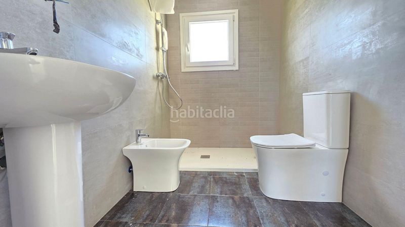 Foto bf6640f1-db7f-45e0-bb51-850545690f7b. Casa adossada amb piscina a Benicolet