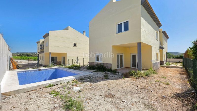Foto c42ca588-e372-42f3-9ee7-a5c9f489a5b1. Casa adossada amb piscina a Benicolet