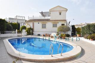 Chalet in Mazarrón Casco Urbano. Hermosa casa con piscina propia, al lado del campo de golf.