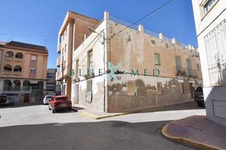 Apartment in Bahia. Planta baja para reformar en el centro