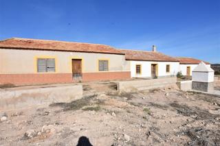 Casa a Centro. Casa de campo para reformar con amplia parcela
