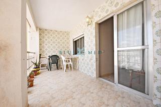 Apartment in Calle de la isla sn. Apartamento a 25 metros de la playa de la isla