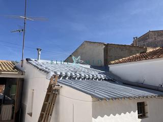 Masia a La Pinilla - Las Palas. Amplia casa de pueblo con garaje y terreno para construir cerca.