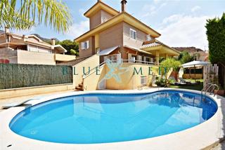 Chalet in Avenida pedro lopez meca sn. Impresionante chalet con vistas al mar y piscina en bolnuevo