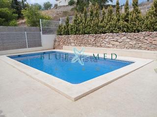 Xalet a Los Puertos. Chalet moderno  en venta en isla plana