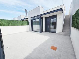 Chalet en San Juan de los Terreros. Modernas villas independientes en planta baja con solárium y pis