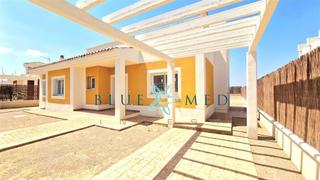Chalet à Torrecilla. 50 chalets independientes, construcción típica mediterránea