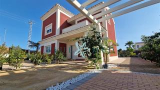 Chalet à Torrecilla. 50 chalets independientes, construcción típica mediterránea