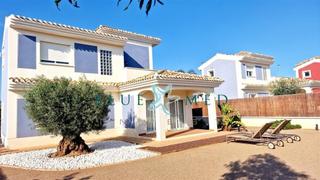 Chalet à Torrecilla. 50 chalets independientes, construcción típica mediterránea