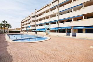 Flat in Calle de la sierra de la pila-ordenación bahía 130. Piso en planta baja con amplia terraza y piscina