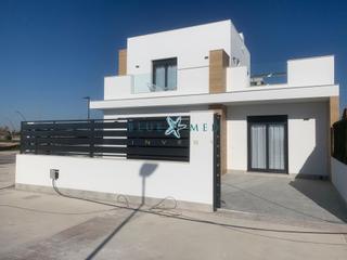 Chalet in Roldán. Complejo de lujo de viviendas unifamiliares con piscina privada,