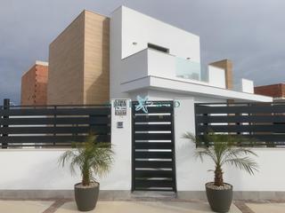 Chalet in Roldán. Complejo de lujo de viviendas unifamiliares con piscina privada,