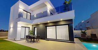 Chalet en Roda. Ultimo disponible para julio
