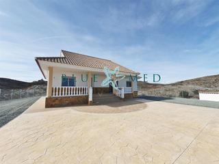Casa  Casarejo. Chalet con vistas a la montaña muy cerca de puerto lumbreras