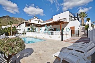 Chalet  Avenida de don antonio segado del olmo. Precioso chalet con piscina y vistas en bolnuevo