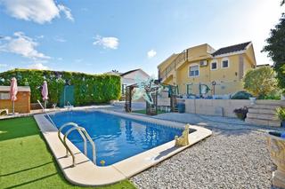 Chalet  Calle babinas. Villa neptuno con parcela y piscina en camposol