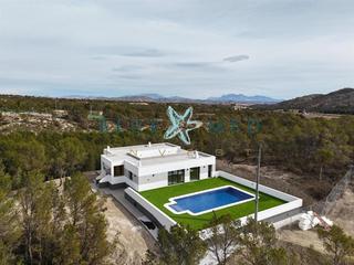 Casa  La tova. Chalet de obra nueva situado en la parroquia