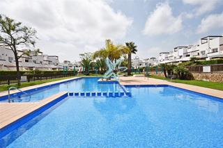 Pis  Avenida bulevar central cañadas. A la venta planta baja en jardines de condado de alhama