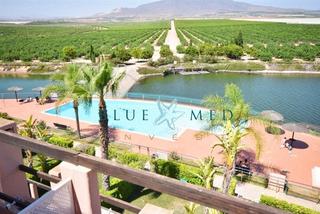 Apartament  Calle la isla. Apartamento en la isla con vistas hacia la piscina