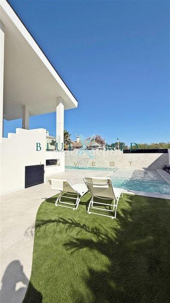 Foto 0d472c0c-60df-43d1-b548-b1241d57bebe. Chalet villa de lujo a estrenar en Veneziola la manga del mar menor en Manga del Mar Menor (La)