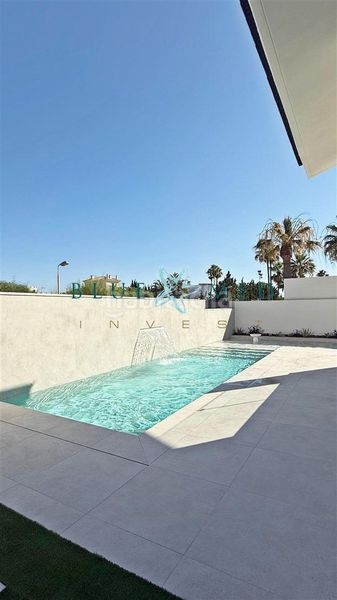 Foto 500a0a54-a7a5-4918-9e20-2ab8a62b5c71. Chalet villa de lujo a estrenar en Veneziola la manga del mar menor en Manga del Mar Menor (La)