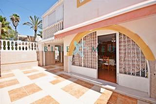 Dúplex  Calle del mar báltico. Dúplex en esquina en bahía a solo 300m de la playa
