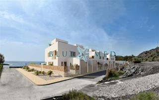 Chalet en Villaricos. Un exclusivo complejo de 6 villas de lujo en primera línea de pl