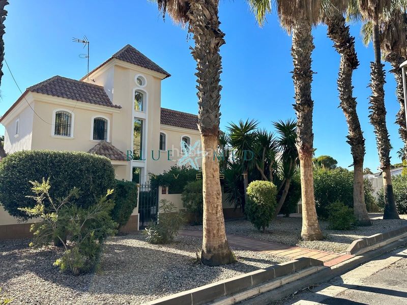 Foto d01f5fc2-1659-43fb-b625-773e6afd60e4. Chalet in avenida del oeste 1 in Perín Cartagena