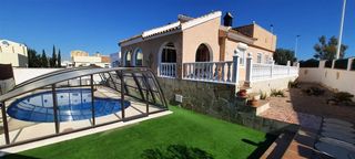 Casa a Mazarrón Casco Urbano. Excepcional villa estilo rosa en la popular zona b con piscina c