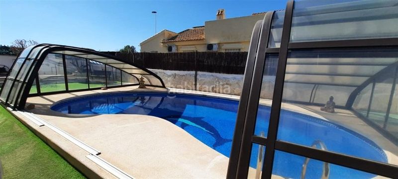 Foto 8fa70a48-d47f-455e-8c6d-3660cc13e55e. Casa excepcional villa estilo rosa en la popular zona b con piscina cubierta y climatizada en Mazarrón