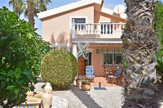 Xalet  Calle cabo sta pola-alamillo. Fantástico chalet independiente a 500 m de la playa en el alamil