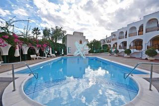 Apartment  Calle calle cabo silleiro. Apartamento en el alamillo con terraza y acceso directo a la pis