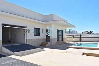 Xalet  Calle calle silla de posta. Chalet de obra nueva con piscina privada, solárium y vistas desp