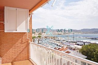 Etagenwohnung in Calle calle fábrica 9. Espectacular piso en el faro con vistas al mar y terraza a 5 min