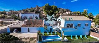 Casa  Gaquelas. Espectacular casa de campo con piscina, casa de invitados y vist