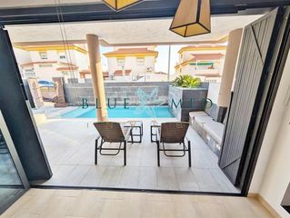 Chalet  Calle calle cabo cullera. Chalet independiente con piscina privada a 400 m de la playa de