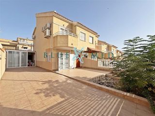 Dúplex en Calle cabo bagur 29. Dúplex con encanto y gran parcela en el alamillo