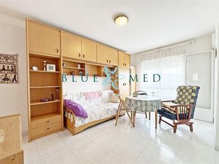 Apartament  Calle calle mar tirreno-ordenación bahía. Apartamento con terraza a 5 minutos de la playa de bahía