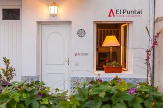 Maison jumelée à Cueto. Casa adosada  reformada en cueto, de uso turístico 8 habitacione