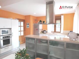 Xalet a Monte. Gran casa individual en monte1 linea calle principal