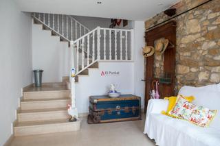 Casa adossada a Cueto. Casa adosada  reformada en cueto, de uso turístico 8 habitacione